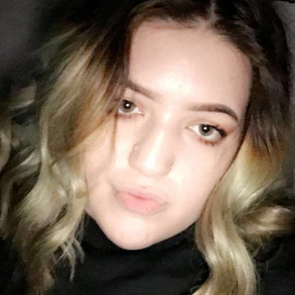 Meet your Posher, Madison - Picture 4 of 5